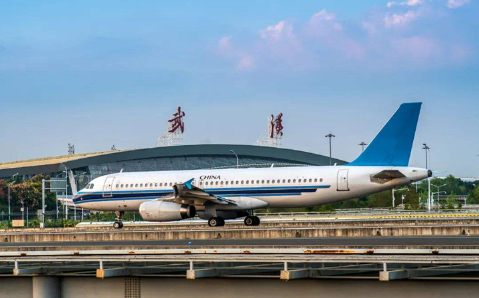 通辽空运武汉机场